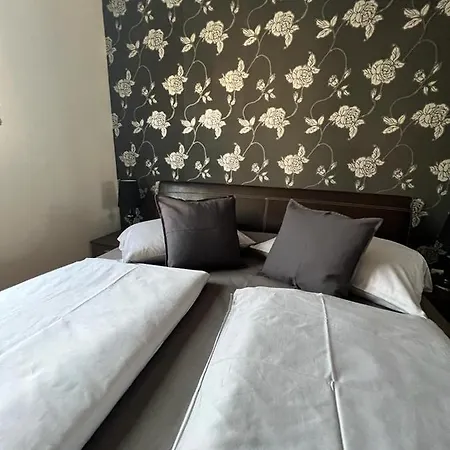 Luxury Ora شقة *