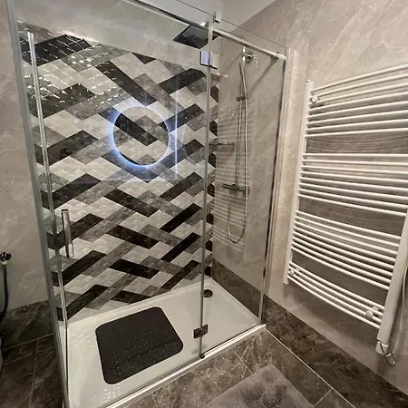Luxury Ora سبليت